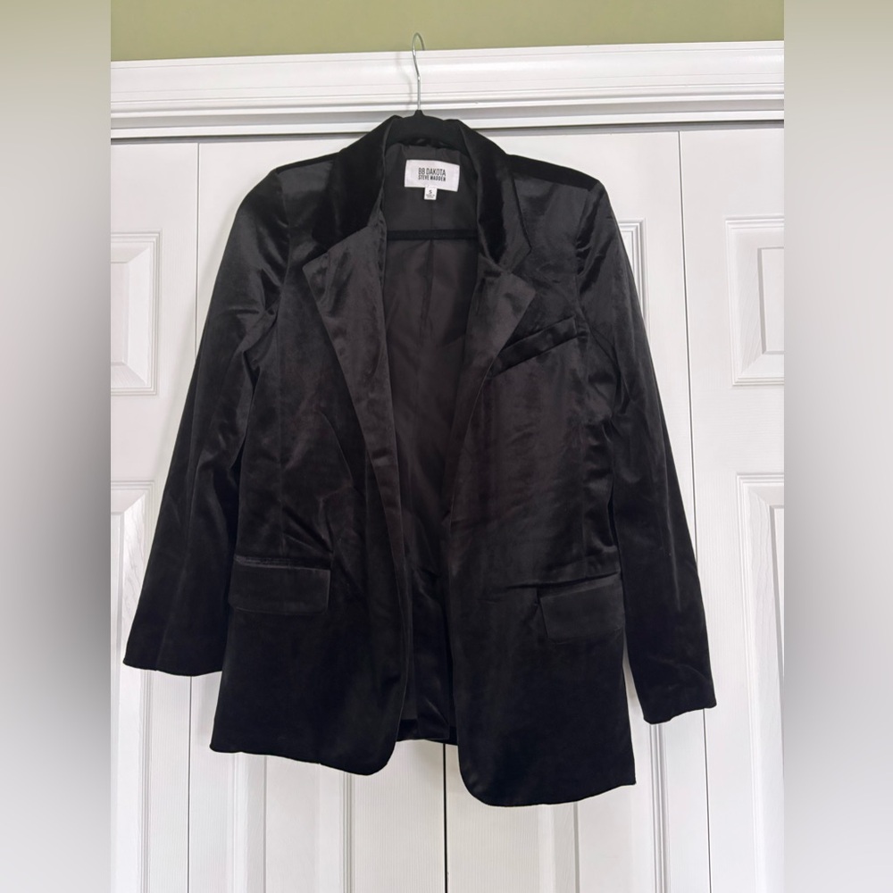BB Dakota Women’s Boyfriend Velvet Blazer